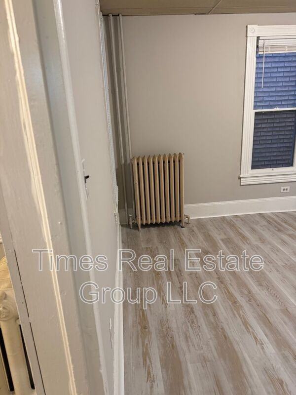 226 Dock St #1 - Photo 4 of 16