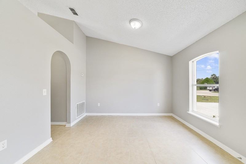 529 Peace Dr - Photo 3 of 22