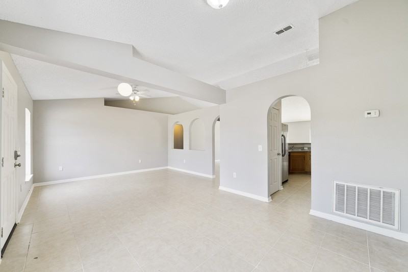 529 Peace Dr - Photo 4 of 22