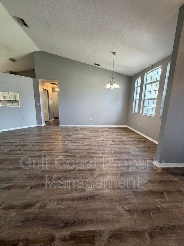 58 Sportsman Ln - Photo 4 of 41