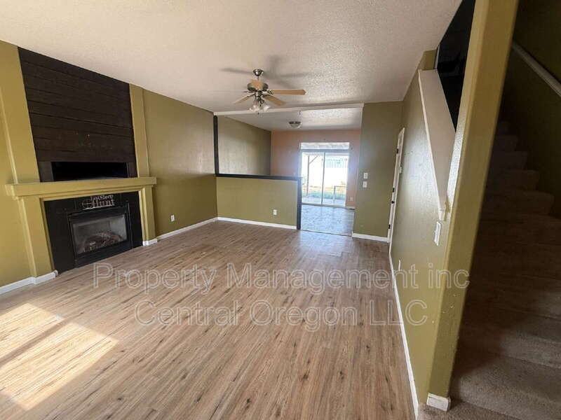 1411 Nw Teal Loop - Photo 2 of 9