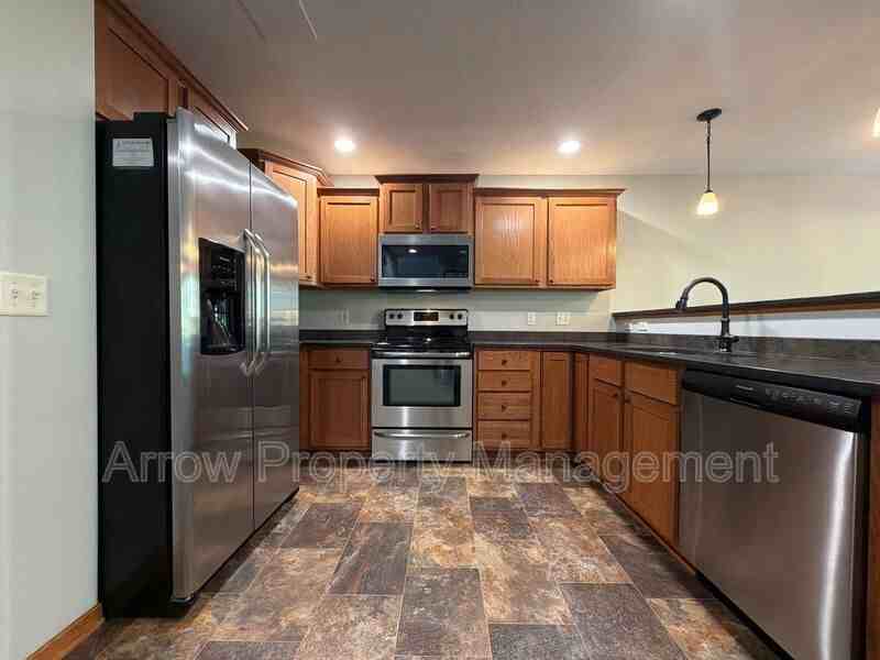 4415 N St - Photo 2 of 40