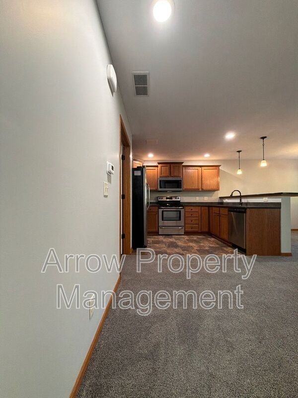 4415 N St - Photo 4 of 40