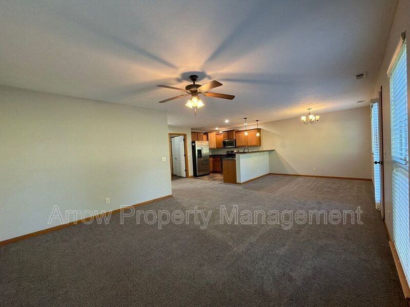 4415 N St - Photo 6 of 40