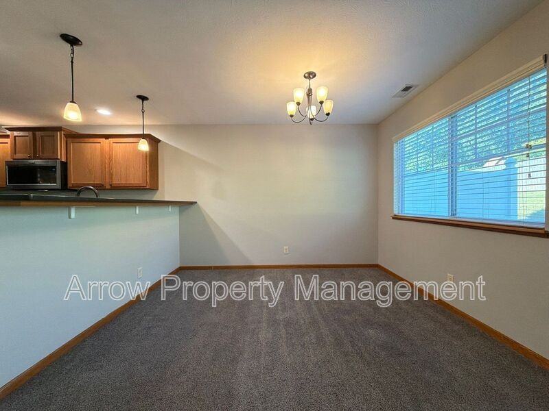 4415 N St - Photo 7 of 40