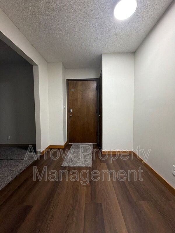 1431 D St - Photo 3 of 14