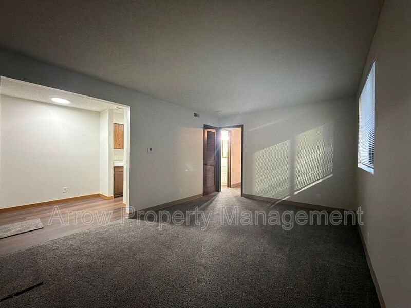 1431 D St - Photo 4 of 14