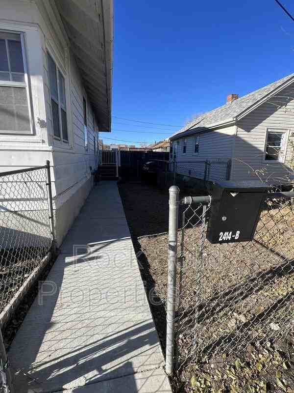 2414 Reed Ave - Photo 2 of 13