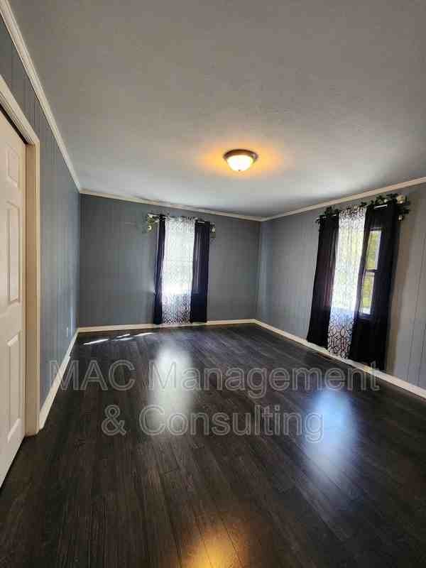 664 First Ave S - Photo 7 of 23