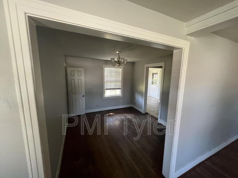 1708 S Robertson Ave - Photo 4 of 16