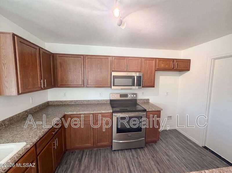 935 W Placita Canalito - Photo 3 of 17