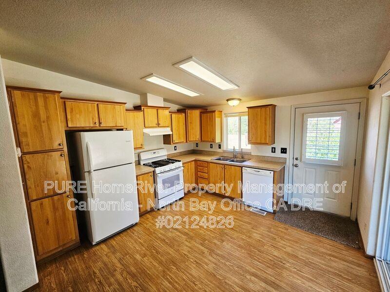 10590 East Rd - Photo 4 of 12