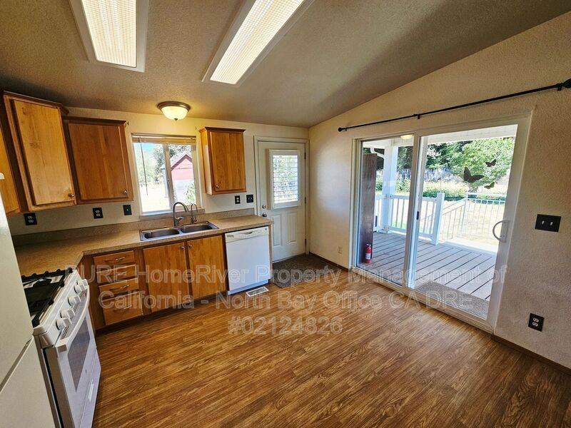 10590 East Rd - Photo 6 of 12