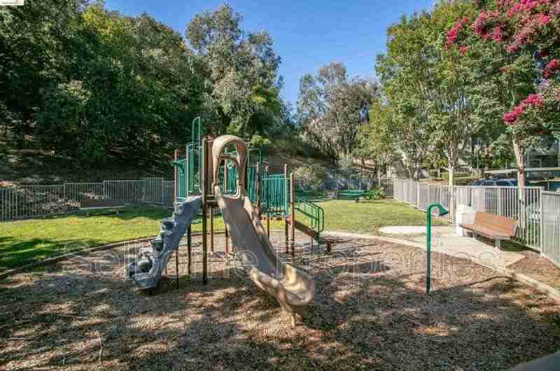 660 Canyon Oaks Dr #B - Photo 3 of 29