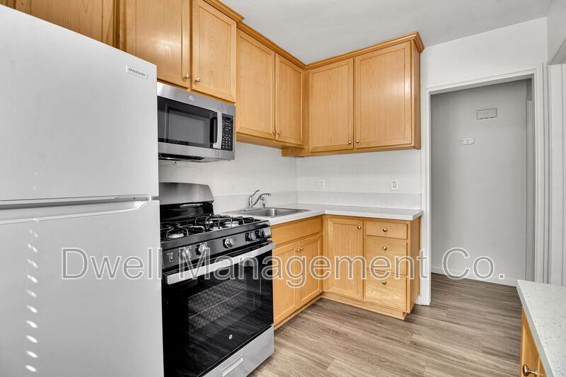 4915 Guava Ave #B - Photo 6 of 11