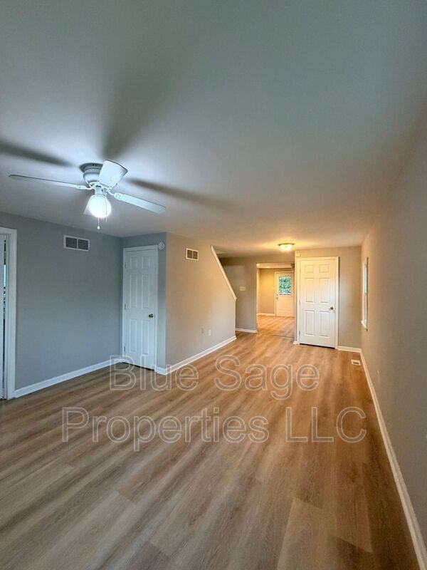 424 Pershing Ave - Photo 3 of 31