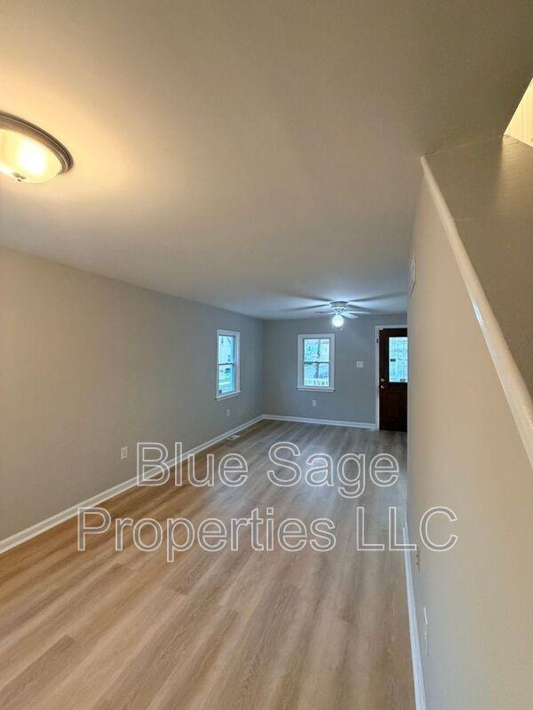 424 Pershing Ave - Photo 5 of 31