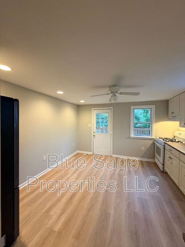 424 Pershing Ave - Photo 6 of 31