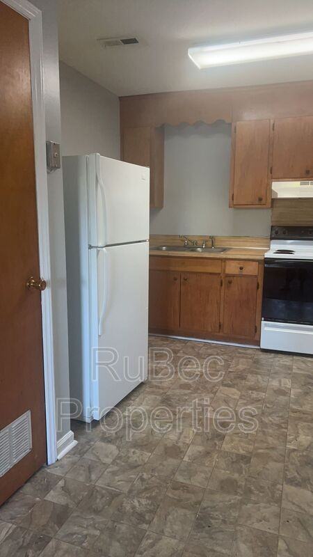 472 S King St - Photo 4 of 10