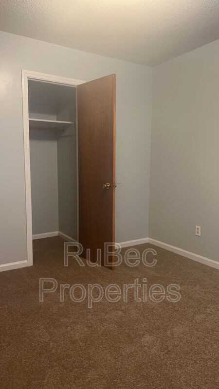 472 S King St - Photo 7 of 10