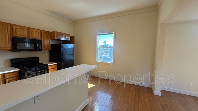 1533B 9th St - Photo 3 of 11