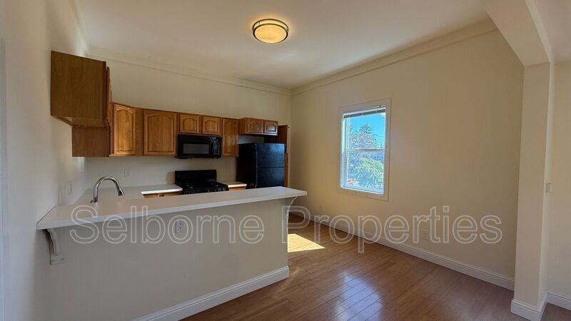 1533B 9th St - Photo 5 of 11