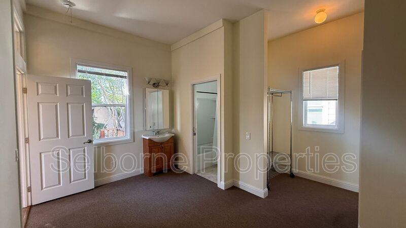 1533B 9th St - Photo 6 of 11