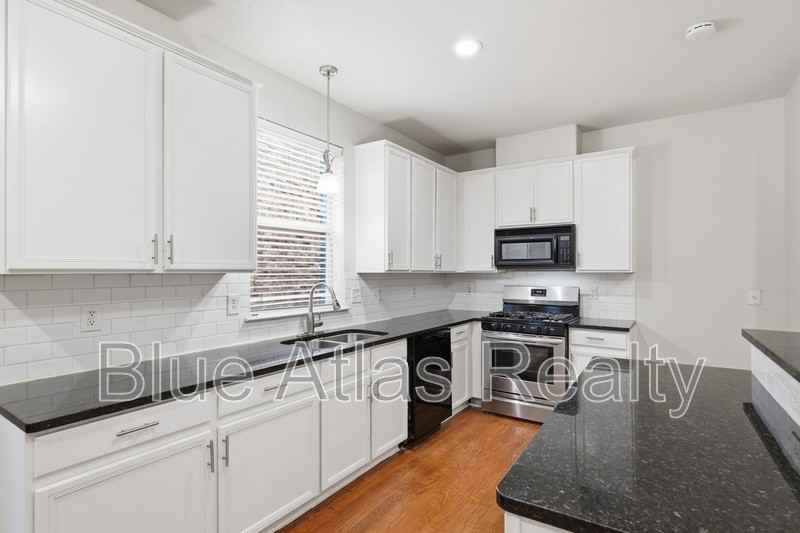 2248 Jaguar Dr - Photo 3 of 31