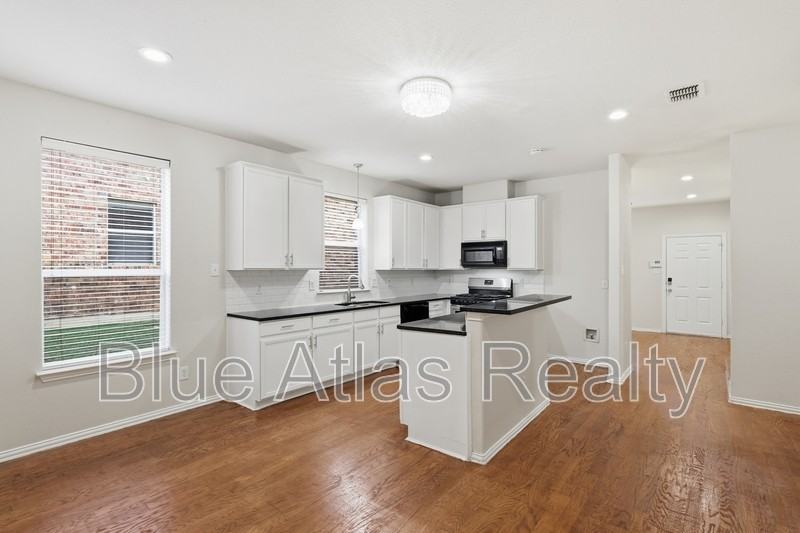 2248 Jaguar Dr - Photo 6 of 31