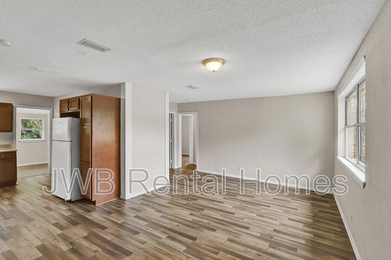 1288 W 28th St - Photo 5 of 23