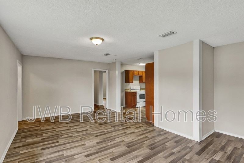 1288 W 28th St - Photo 6 of 23