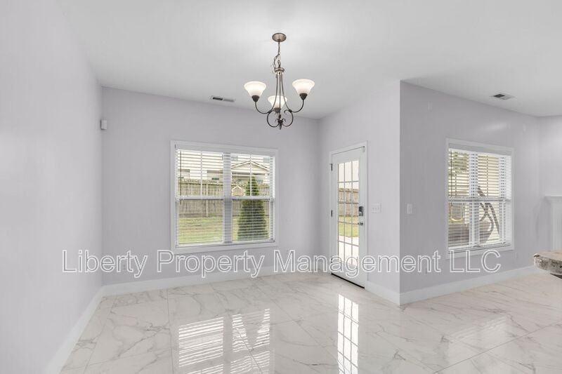 524 Century Dr - Photo 4 of 18
