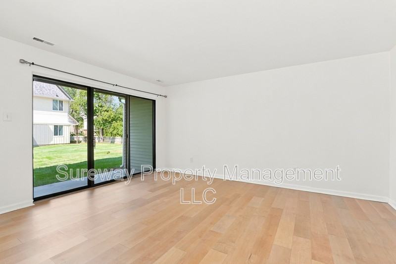 502 Barclay Walk - Photo 2 of 16