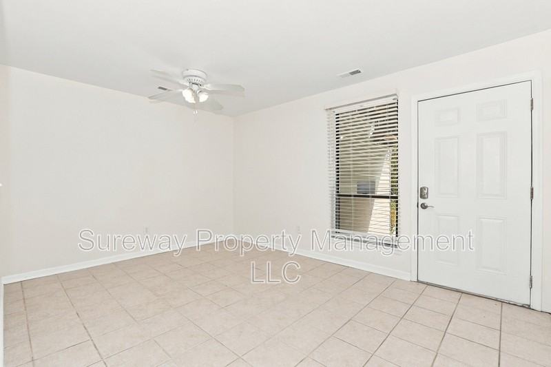 502 Barclay Walk - Photo 5 of 16
