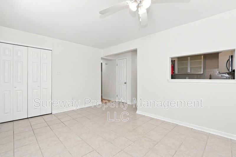 502 Barclay Walk - Photo 6 of 16