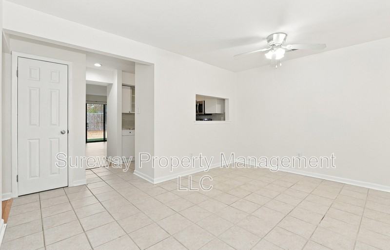 502 Barclay Walk - Photo 7 of 16