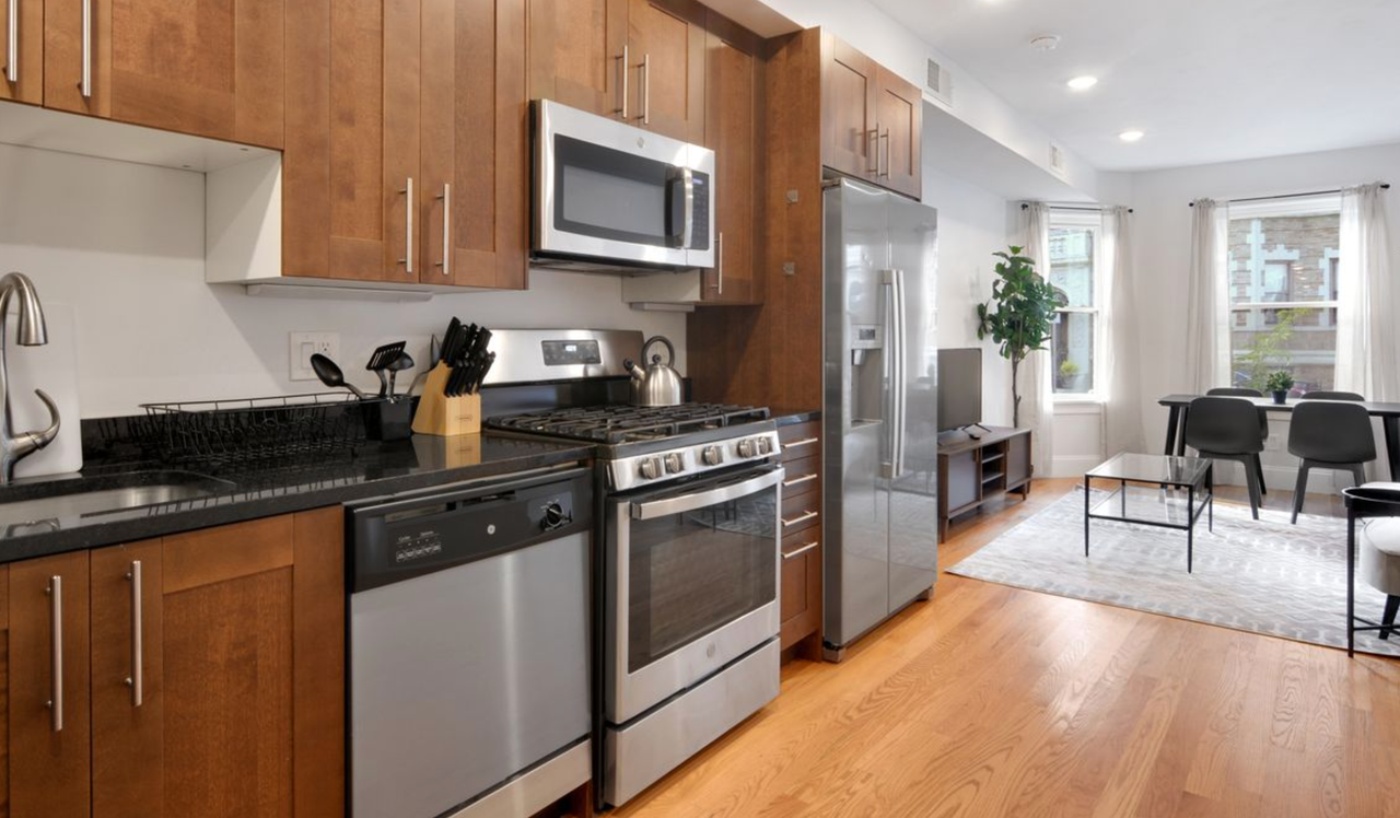 188 Kelton St - Photo 2 of 22