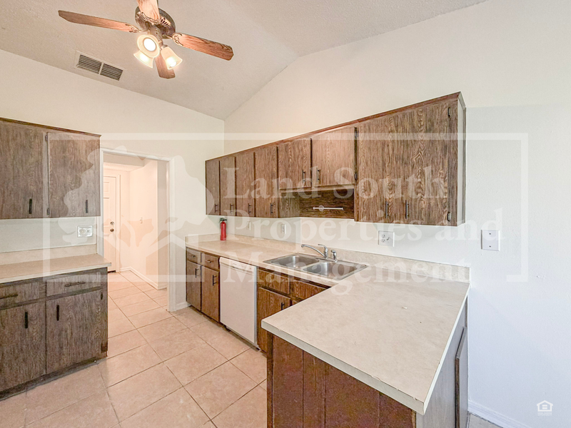 5011 Woodgreen Ln - Photo 6 of 21