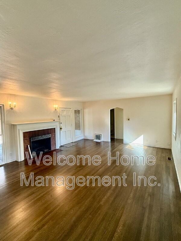 5810 Estates Dr - Photo 4 of 10
