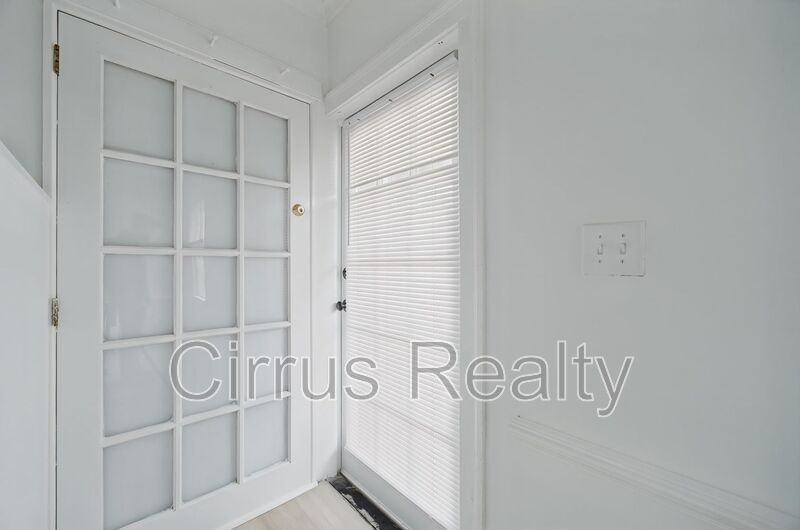 10370 Warwick Blvd - Photo 3 of 16