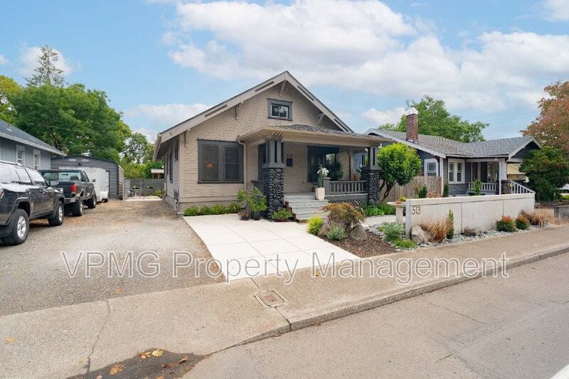 513 W Fourth Plain Blvd - Photo 2 of 33