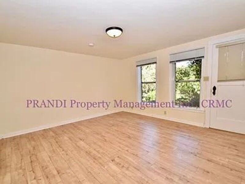 614 1/2 Spring St - Photo 4 of 14