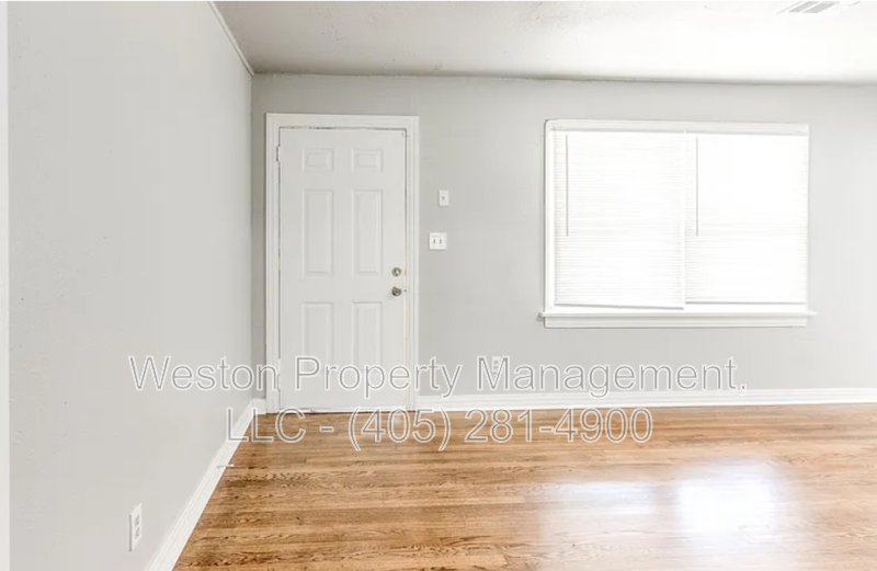 1217 Ne 43rd St - Photo 7 of 10