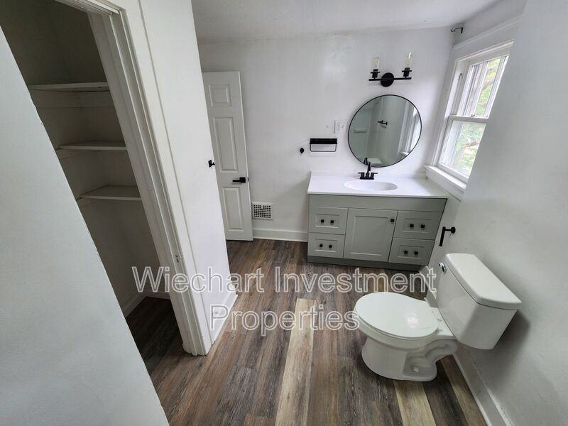 580 W Grand Ave - Photo 3 of 13