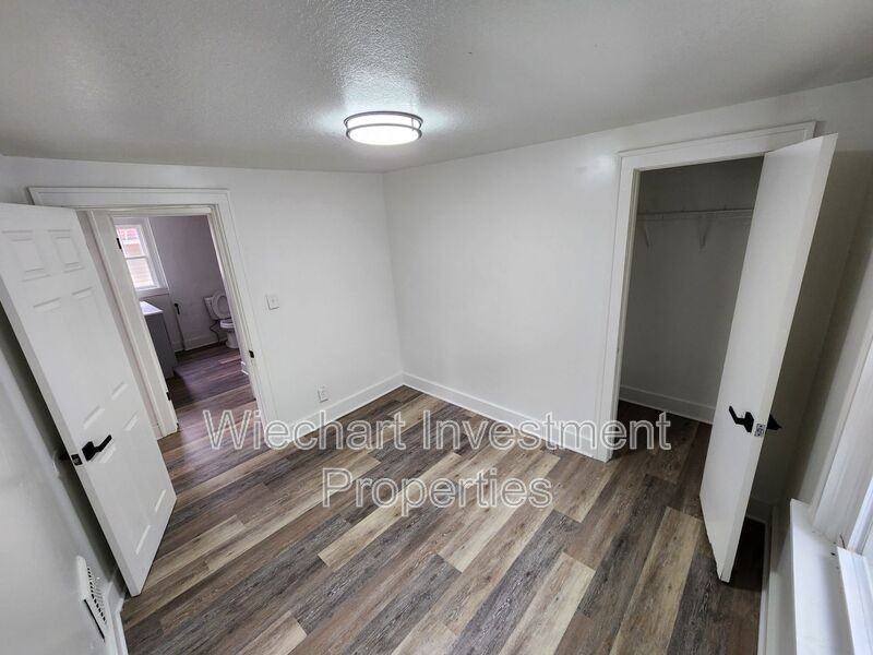 580 W Grand Ave - Photo 5 of 13