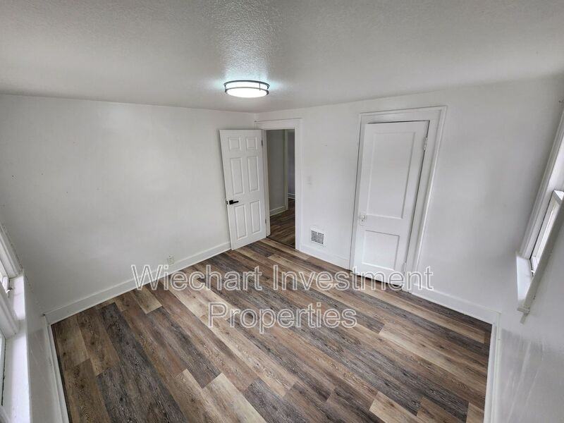 580 W Grand Ave - Photo 6 of 13