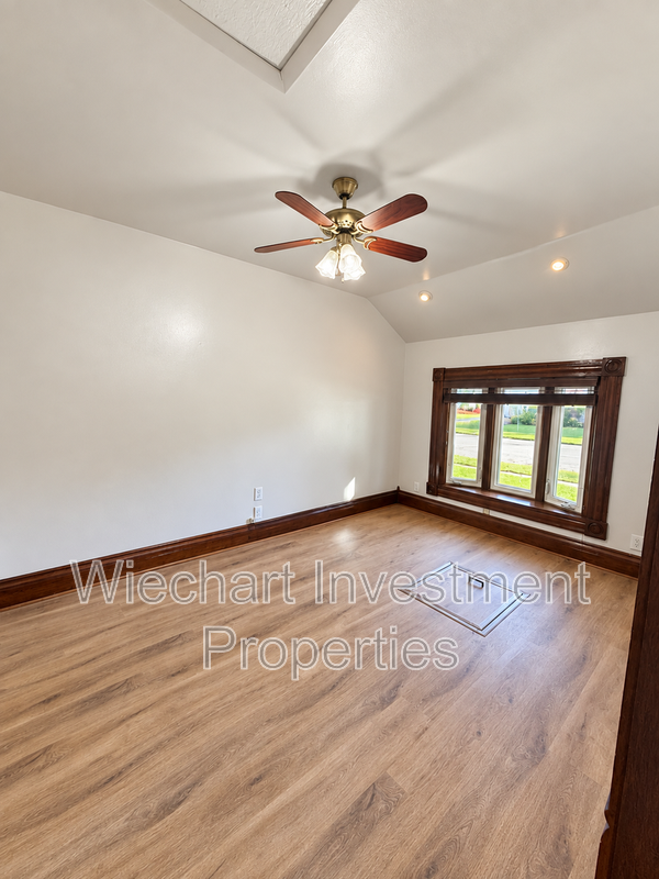 611 N Sugar St - Photo 3 of 23