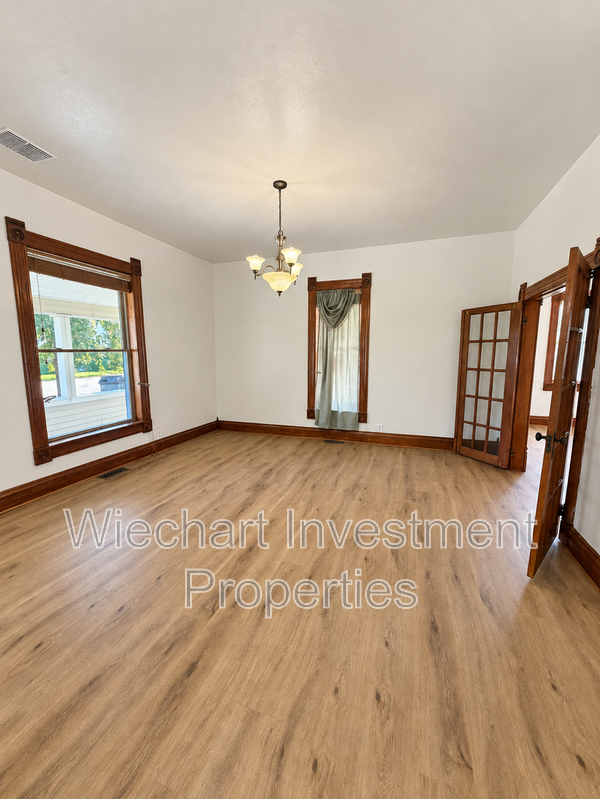 611 N Sugar St - Photo 6 of 23