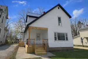 featured image of 931 1/2 W Wayne St