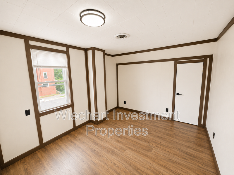 1178 1/2 W Wayne St - Photo 3 of 7